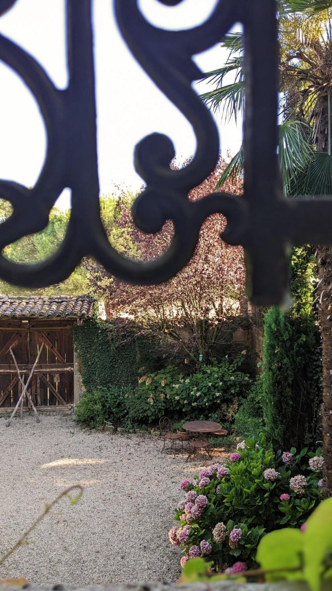 Le Clos Du Perret Chaussan Exterior photo